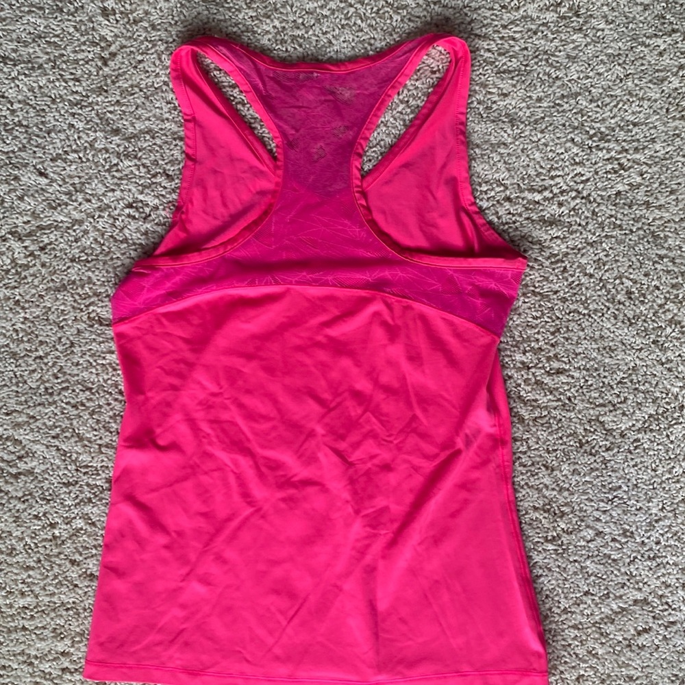 Medium Under Amour workout tank in pink